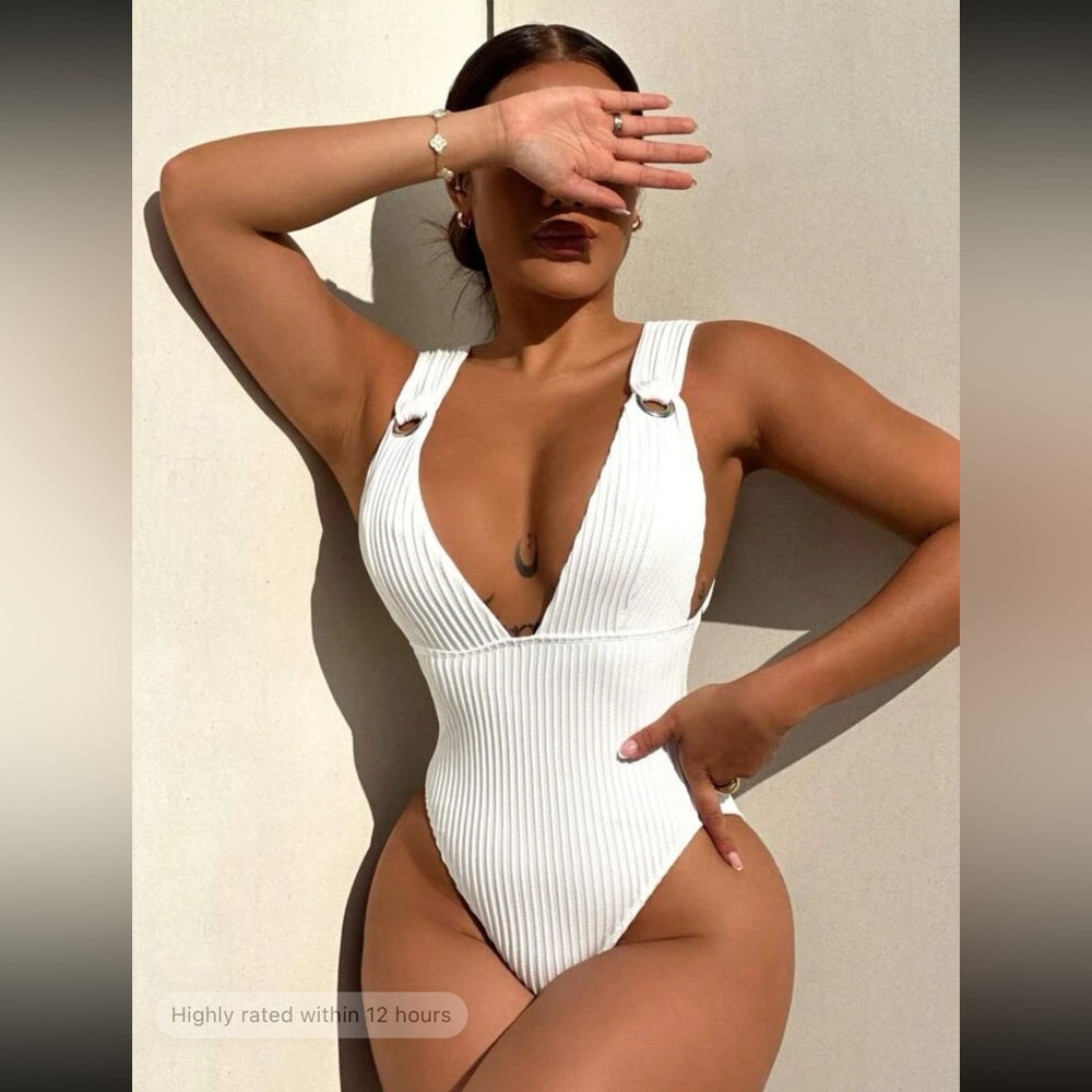 SHEIN PLUNGING NECK RING LINKED ONE PIECE SWIMSUIT